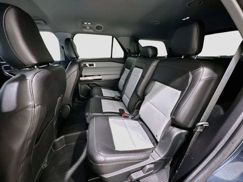 Used 2022 Ford Explorer XLT w/ Equipment Group 202A RWD image 24