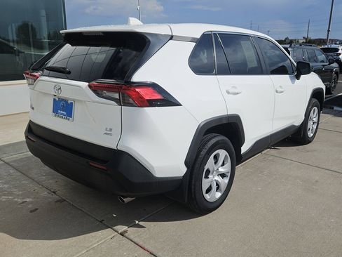 Used 2024 Toyota RAV4 LE AWD/4WD image 5