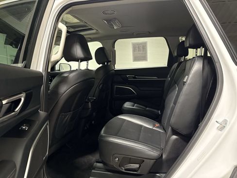 Used 2025 Kia Telluride S AWD/4WD image 24