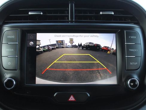 Used 2025 Kia Soul LX w/ LX Technology Package FWD image 21