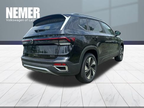 New 2026 Volkswagen Taos SE AWD/4WD image 4