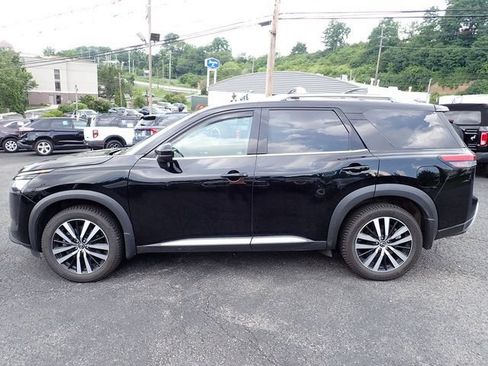 Used 2023 Nissan Pathfinder Platinum AWD/4WD image 2