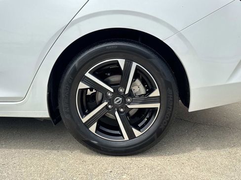 Used 2025 Nissan Sentra SV FWD image 8