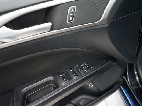 Used 2020 Ford Fusion SE FWD image 23