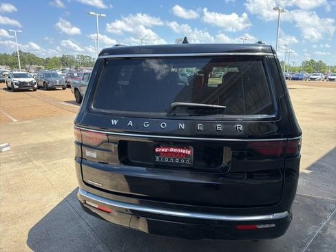 Used 2023 Jeep Wagoneer 4WD w/ Rear Seat Video Group 1 image 4