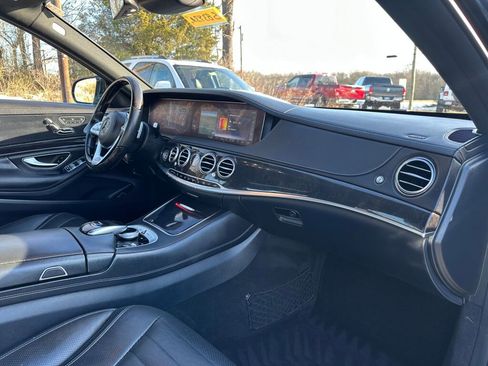 Used 2019 Mercedes-Benz S 560 4MATIC Sedan w/ Premium Package image 24