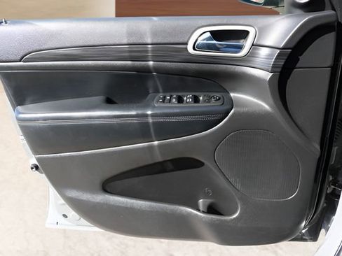 Used 2021 Jeep Grand Cherokee Laredo X image 10