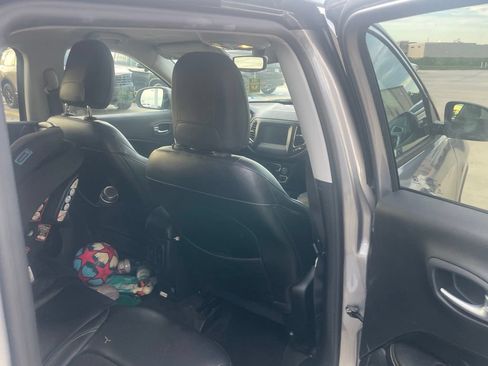 Used 2018 Jeep Compass Latitude w/ Popular Equipment Group FWD image 7
