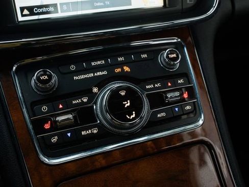 Used 2017 Lincoln Continental Select w/ Technology Package image 42