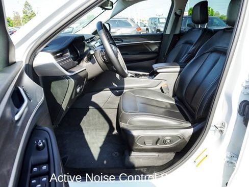 Used 2022 Jeep Grand Cherokee L Limited AWD/4WD image 2