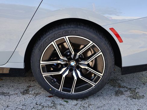 Used 2023 BMW 740i image 23