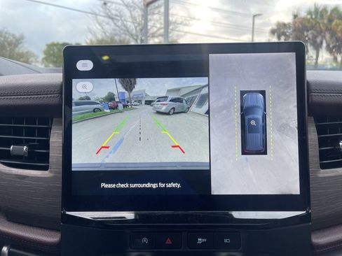 Used 2024 Ford Expedition Limited image 11