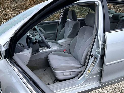 Used 2010 Toyota Camry image 21