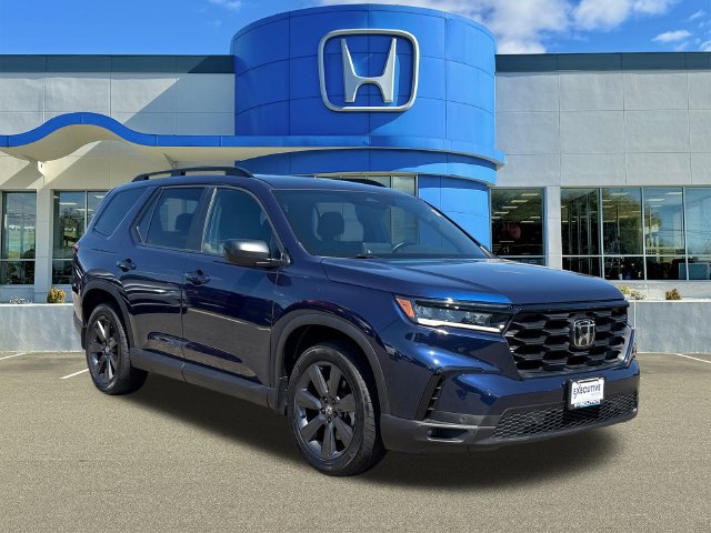 Used 2025 Honda Pilot Sport image 1