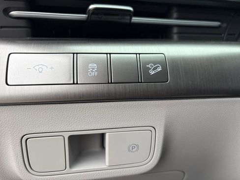 Used 2025 Hyundai Kona SEL FWD image 6