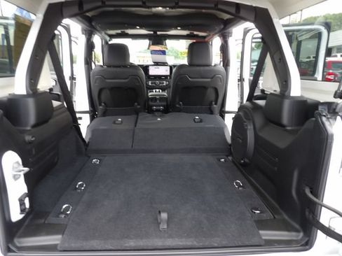 Used 2026 Jeep Wrangler Unlimited Rubicon w/ Safety Group AWD/4WD image 30