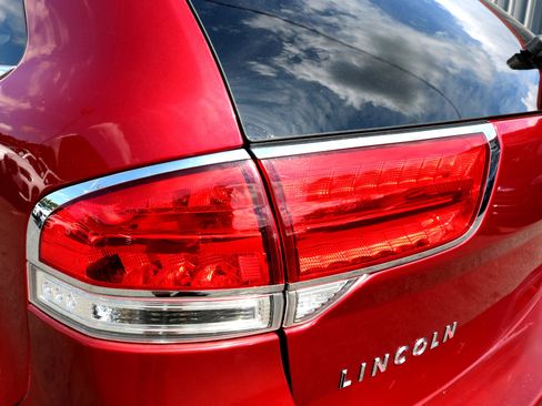 Used 2015 Lincoln MKX Luxury Package w/ Walnut Swirl Wood Package image 10