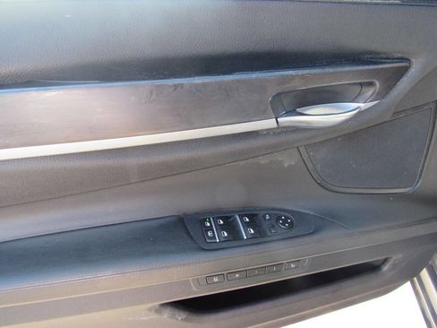 Used 2009 BMW 750i image 7