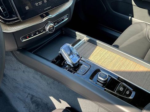 New 2026 Volvo XC60 B5 Core w/ Climate Package image 20