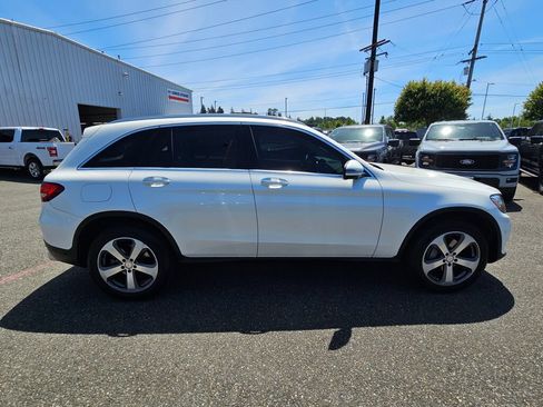 Used 2017 Mercedes-Benz GLC 300 4MATIC image 6
