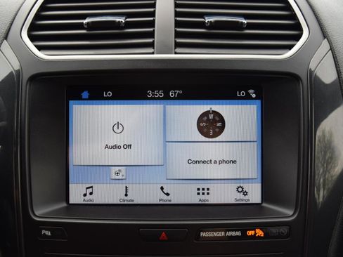 Used 2018 Ford Explorer XLT w/ Equipment Group 202A AWD/4WD image 23