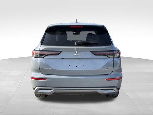 Used 2026 Mitsubishi Outlander SE FWD image 4