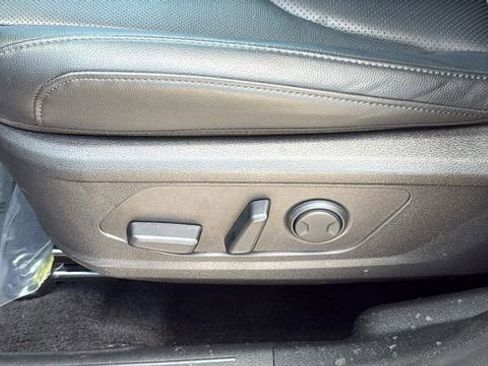 Used 2025 Kia Sportage EX image 19