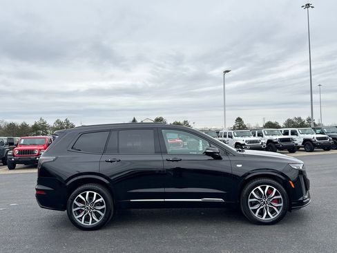 Used 2024 Cadillac XT6 Sport image 3