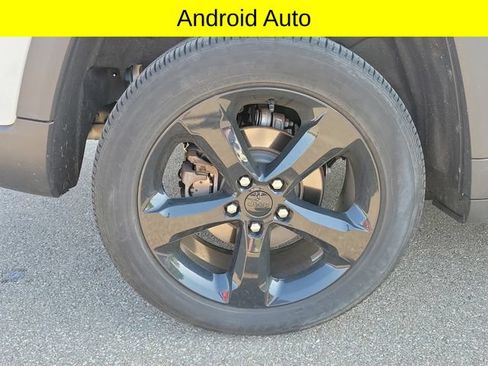 Used 2024 Jeep Grand Cherokee Altitude AWD/4WD image 7