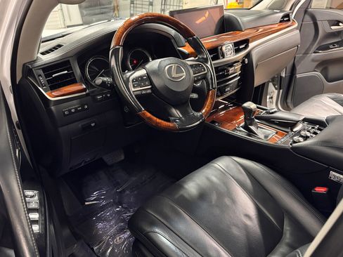 Used 2017 Lexus LX 570 4WD image 21