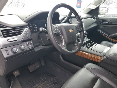 Used 2020 Chevrolet Suburban Premier image 8