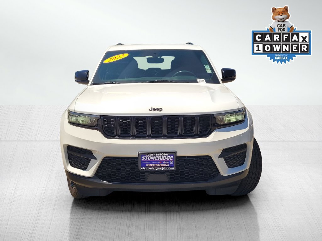 Used 2023 Jeep Grand Cherokee Altitude AWD/4WD image 2