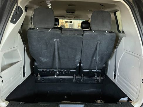 Used 2016 Dodge Grand Caravan SXT image 25