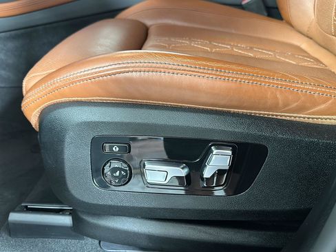 Used 2022 BMW X7 xDrive40i w/ Executive Package AWD/4WD image 9