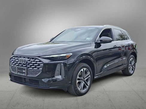 Certified 2025 Audi Q5 Premium w/ 19" Wheel Package AWD/4WD image 1