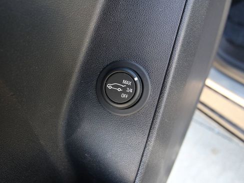 Used 2018 Chevrolet Equinox LT image 35