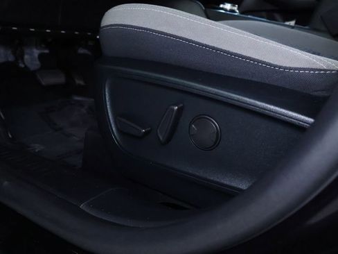 Used 2020 Ford Escape SE image 12