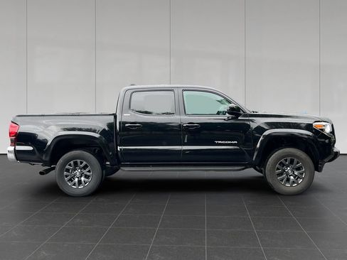 Used 2023 Toyota Tacoma SR5 AWD/4WD image 6