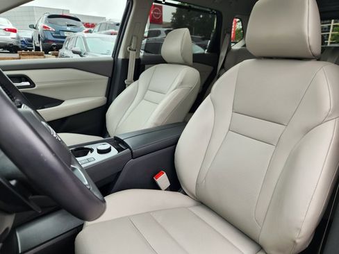 Certified 2023 Nissan Rogue SV w/ SV Premium B Package AWD/4WD image 7