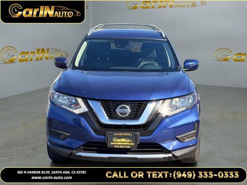 Used 2020 Nissan Rogue SV image 2