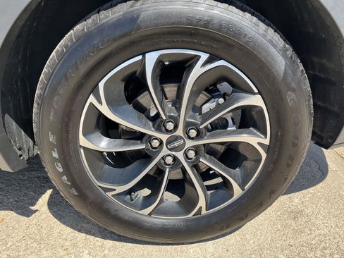 Used 2024 Lincoln Nautilus Premier image 9