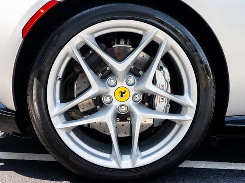 Used 2022 Ferrari Roma RWD image 17