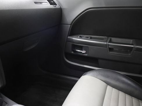 Used 2009 Dodge Challenger R/T RWD image 14