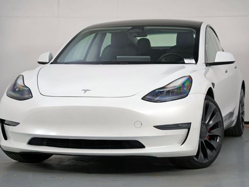 Used 2021 Tesla Model 3 Performance image 3