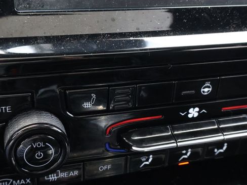 Used 2023 Jeep Grand Cherokee Altitude image 30