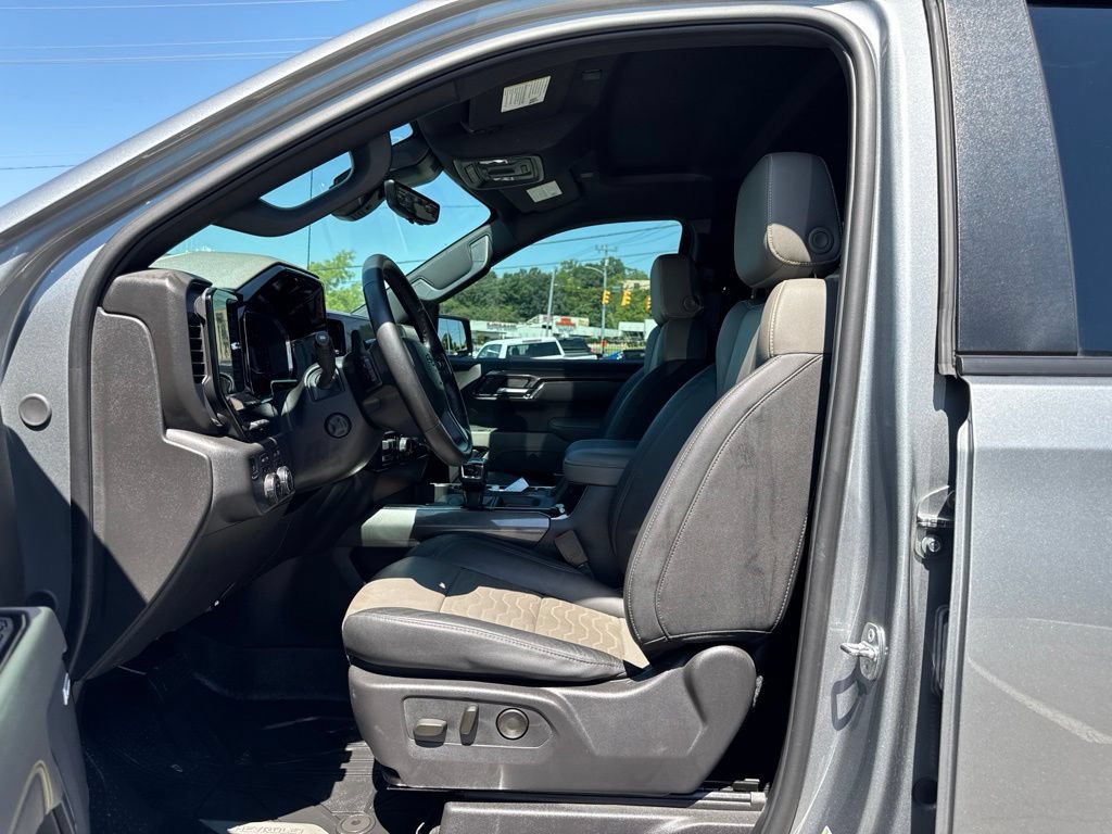 Used 2024 Chevrolet Silverado 1500 ZR2 w/ Technology Package AWD/4WD image 13