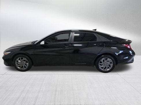 Used 2024 Hyundai Elantra SEL FWD image 8