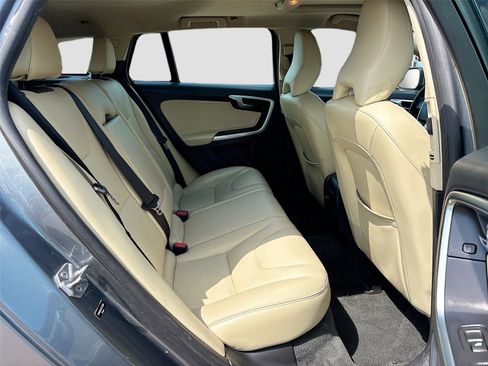 Used 2017 Volvo V60 T5 Premier w/ Convenience Package FWD image 28