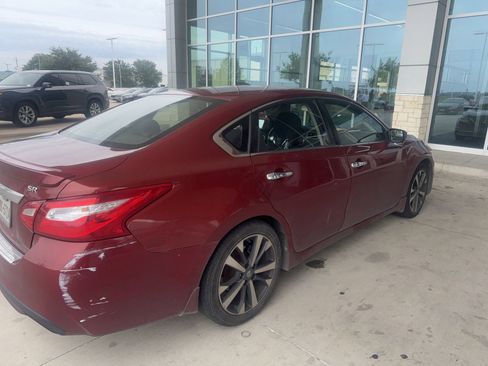 Used 2016 Nissan Altima 2.5 SR FWD image 10