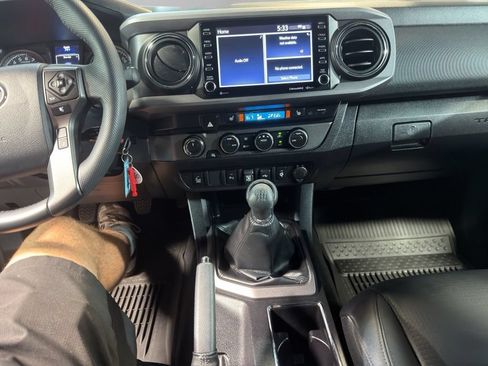Used 2023 Toyota Tacoma TRD Off-Road w/ TRD Premium Off Road Package AWD/4WD image 12